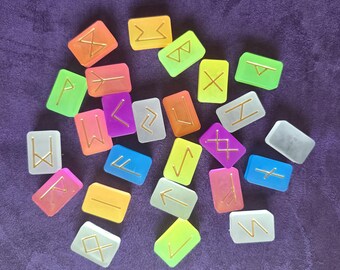 Handmade Glow-in-the-Dark Elder Futhark Rune Set – 25 Resin Runes with Gold Symbols