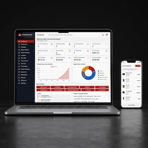 Può includere: Un computer portatile e uno smartphone che mostrano l'interfaccia del software Garage Command. Lo schermo del portatile mostra una dashboard con tendenze dei ricavi, grafici dello stato degli ordini e avvisi.