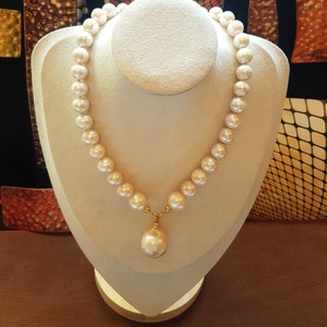 AAAA Aesthetic Freshwater pearl necklace with front big baroque pearl 25 x 15mm apprx. statement pendant. Beautiful. classy, classic unique