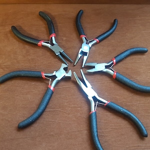 5 Piece mini plier set. Jewellery tools for all levels of jewellery making. For beading and all kinds of craft. 10 cm average length.