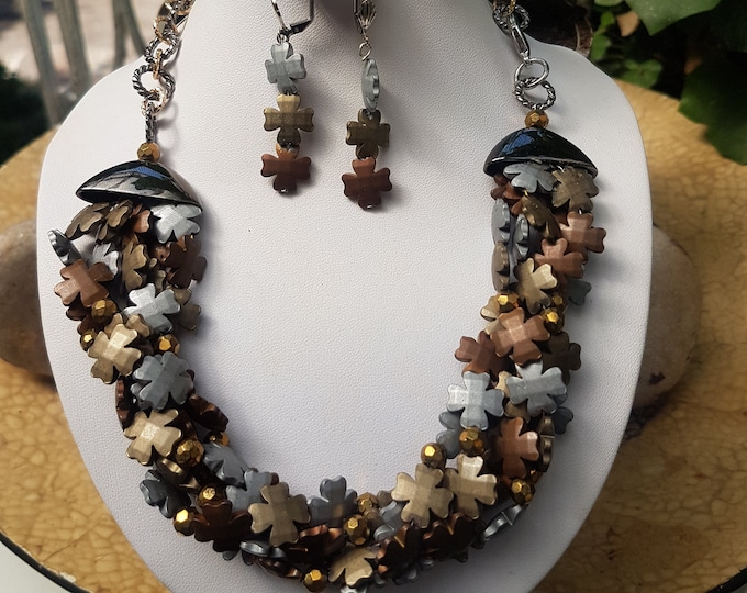 Floral Hematite Bead Necklace: Matte 3-Tone Design