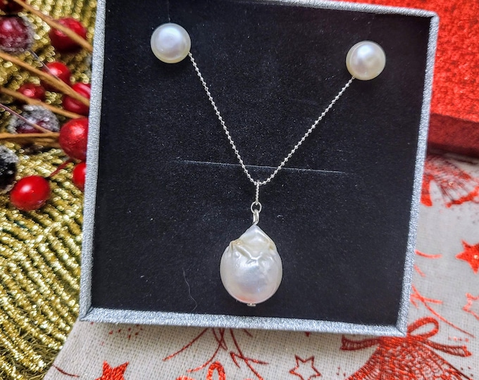 AAA Baroque Pearl Pendant Necklace: Sterling Silver Chain & Studs