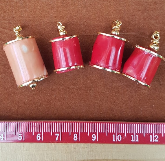 Stunning coral pendants. Very beautiful and unique. Shapes & colours vary slightly. Salmon and red available as in pictures. One salmon only