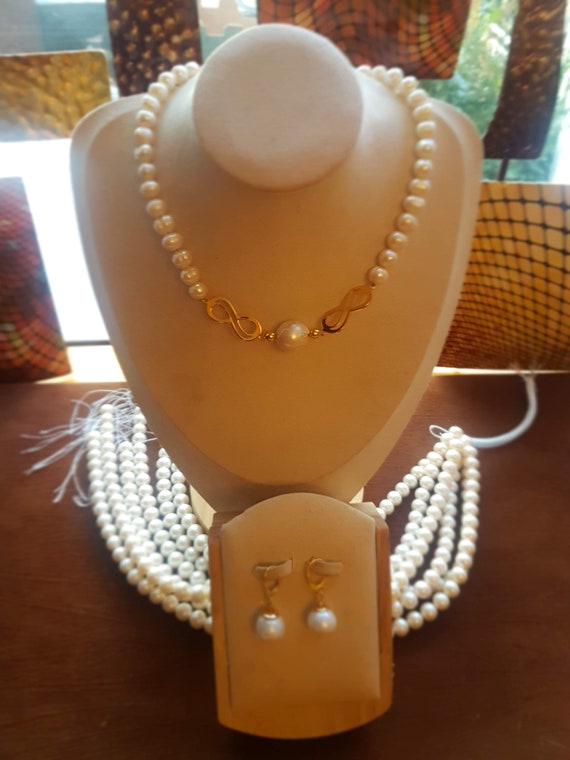 Baroque pearl necklace set 7mmx8mm with larger 18mmx15mm baroque bead pendant as front detail. Bridal gift. Anniversary gift. Love gift