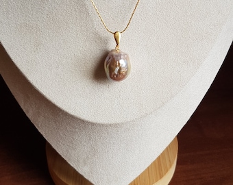 AAAA baroque pearl pendant 20x15 with gold-filled bail. Chain included, gift box or pouch. Sizes & shapes vary slightly. Fantastic value.