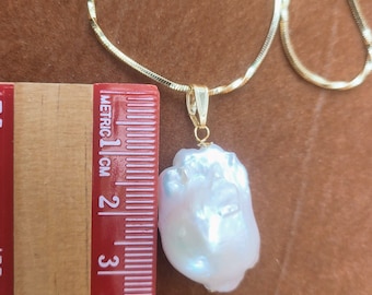 9CTイエローゴールドバロックパールペンダント（20 x 15 mm）
