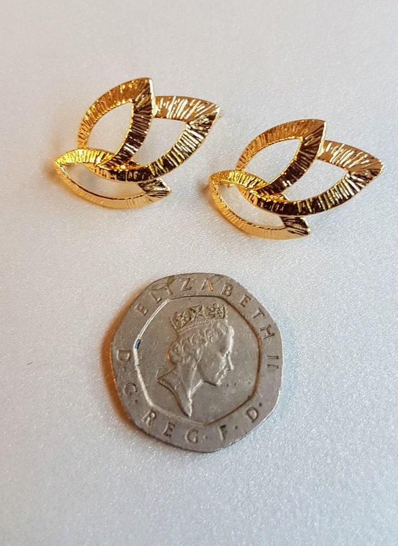 Brass gold plated stud earring findings. Priced per pair. 22x25mm at widest. Can wear as is or use as finding. Sold with its butterflies.