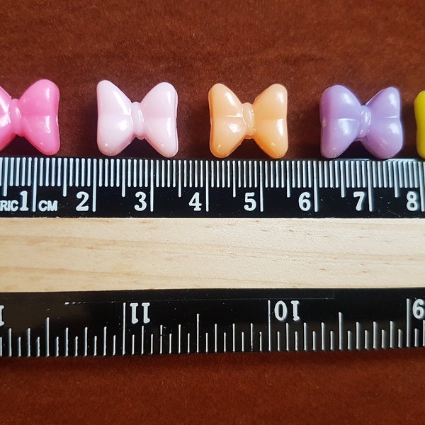 14x12mm couleurs pastel mélangées bow perles acryliques pour l’artisanat, les projets de bricolage et la fabrication de bijoux. Paquet de 20/50/100. Envoi rapide depuis le Royaume-Uni.