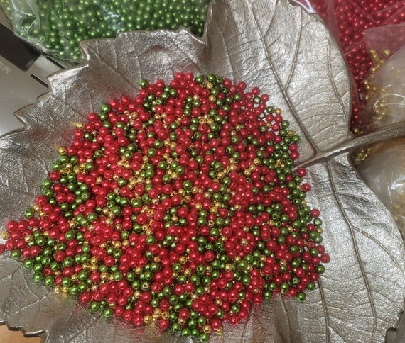 Red, green, gold, 5 or 6mm acrylic beads for Christmas DIY projects, jewelry making, frame decorating. Christmas & Festive jewellery beads.
