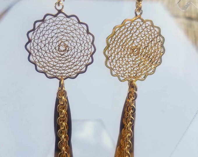 Unique gold and freshwater pearl earrings comes in organza gift bag.