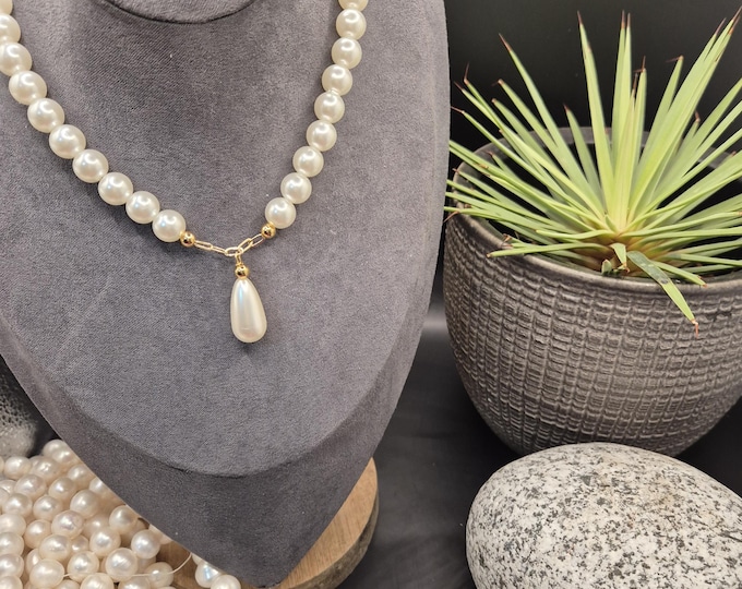 Elegant Glass Pearl Necklace with Ivory Teardrop Pendant Finished With a Gold Clasp