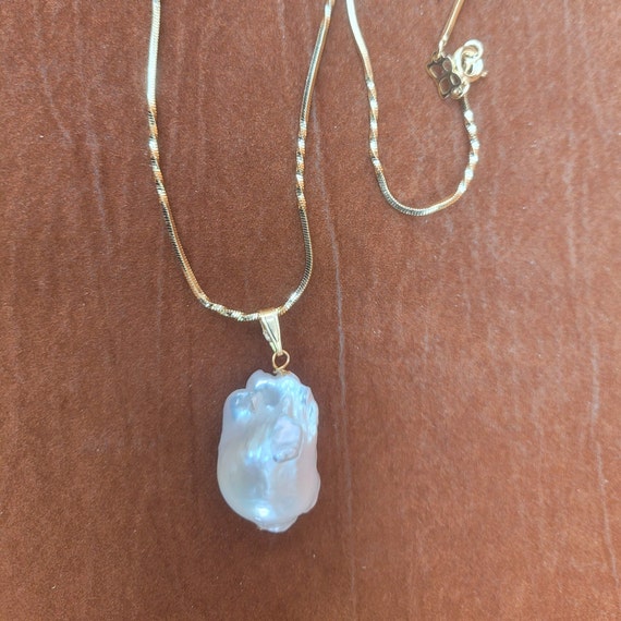 Large baroque pearl large pendant 30 x 20mm approx. High lustre pearl. Each piece is awesome & unique. Very beautiful. Only pendant.