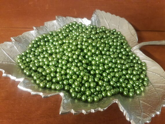 8mm or 6mm  pearlized  beads (100 beads) Green/red  1.5mm hole for jewellery, decorations, vines and DIY & Christmas craft and more