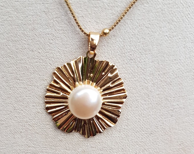 Baroque Pearl Pendant Necklace: Gold-Filled Chain, Gold-Plated Brass