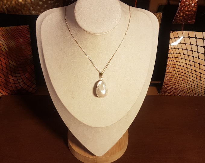Baroque Pearl 9ct Gold Pendant: Bold Statement Jewelry