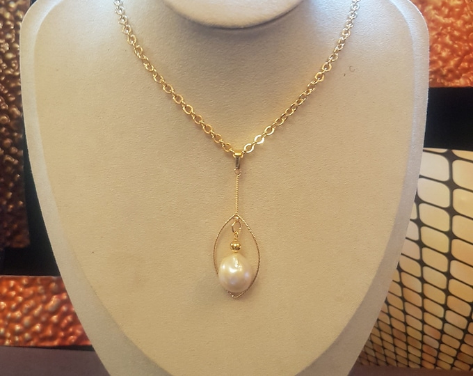 Baroque Pearl Pendant Necklace: Gold-Plated Detail, 460mm Chain