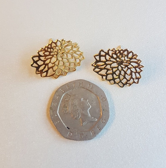 Brass gold plated stud earring findings. Priced per pair. Can wear as is or use as finding. Sold with its butterflies.