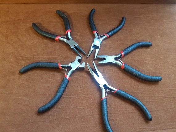 5 Piece mini plier set. Jewellery tools for all levels of jewellery making. For beading and all kinds of craft. 10 cm average length.