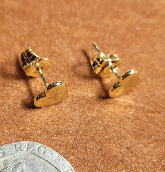Heart gold-filled earring studs. 8x8mm minimalist jewelry. Gorgeous & simple earrings. Gift bagged for you