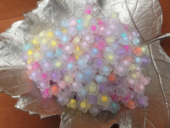 18mm mixed frosted pastel colours flower acrylic beads for craft, DIY projects & jewelry making. Pack of 20/50 Quick dispatch from the UK