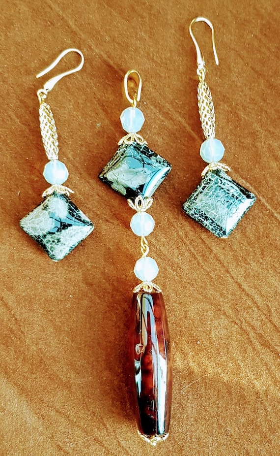 Agate, carnelian and crystal  earring and pendant set