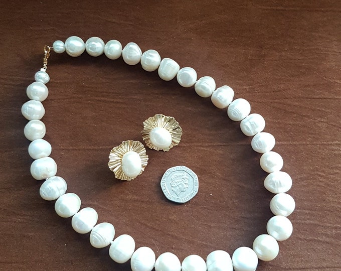 Freshwater Pearl Necklace & Earrings Set: Graduated Ringed Pearls