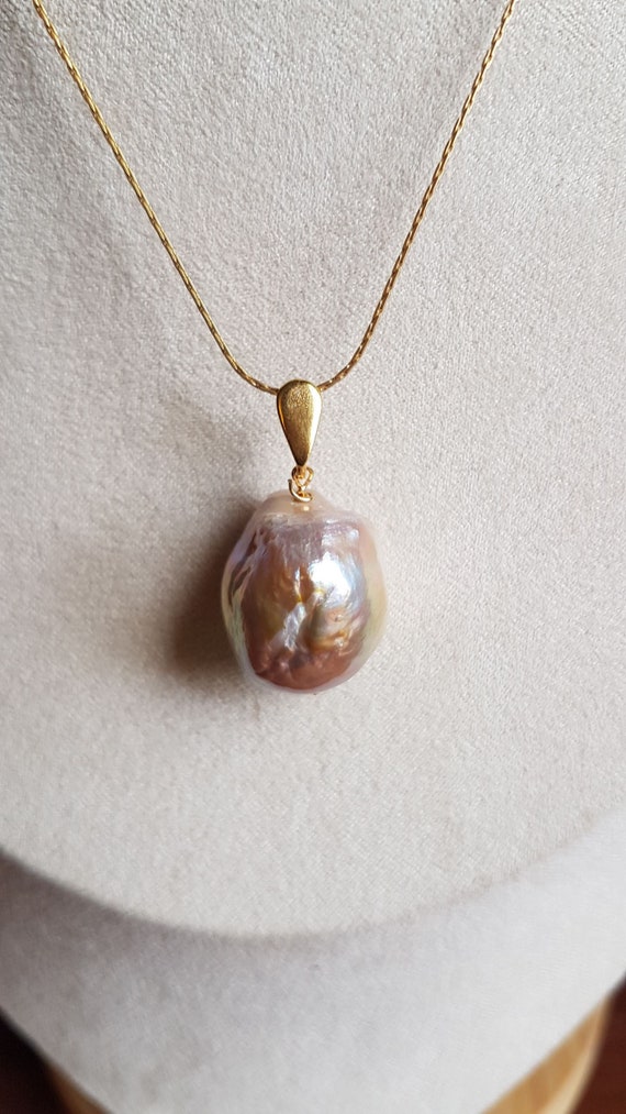 Iridescent very beautiful baroque pearl pendant 16x14 mm approx. with gold-filled bail. Chain not included. Sizes and shapes vary slightly.
