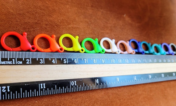 Large acrylic lobster claw clasp for all types jewellery projects. All types of craft fun, kids projects. Plastic clasps. Measures 25x15mm