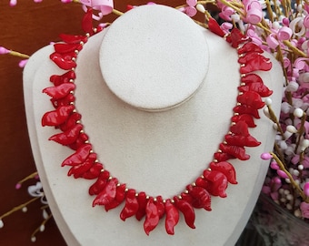 Coral Beaded Necklace: 16" Gold Accent Jewelry