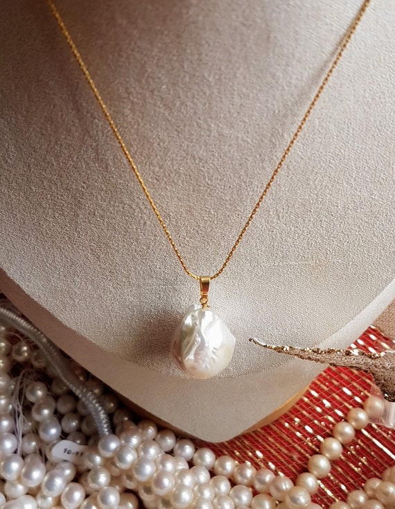 9ct Gold AAA baroque pearl pendant 25x18mm approx. High luster pearl. Each piece is awesome and unique. Bagged for you. Chain not included.