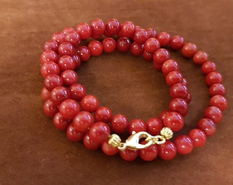 Collier de perles de corail teint en rouge - 18 pouces