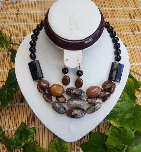 Earthy stones necklace. Black brown sardonyx, brown agate and onyx gift necklace and earrings set. Very lovely.