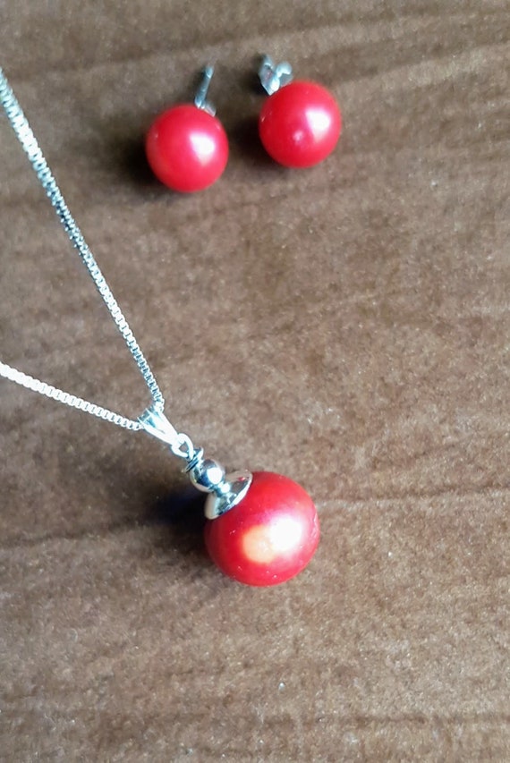 Natural red coral pendant and stud earrings to match. 8mm earrings  & 14mm pendant diameter.