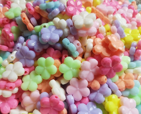 14mm Mixed pastel colours flower acrylic beads for craft, DIY projects & jewellery making. Pack of 20/50/100. Quick dispatch from the UK.