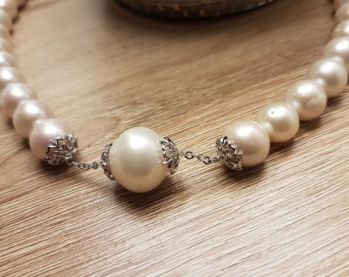AAA Freshwater Pearl Necklace: Baroque Front Pearl, 18 inch