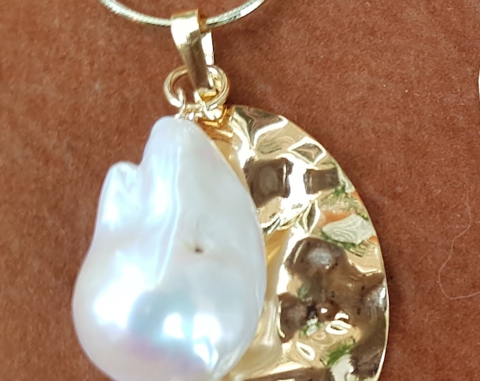 Baroque Pearl Pendant: Gold-Filled Chain, Gold-Plated Brass - AAA Pearl