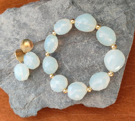 Cloudy quartz and gold bracelet. Tasteful, beautiful and subtle.  Off-white faceted stone with gold spacer beads.