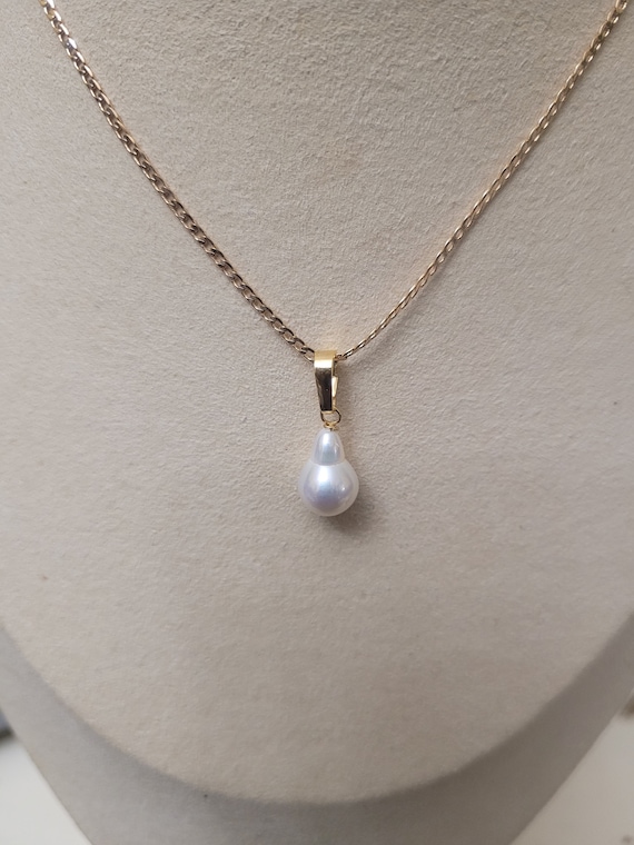 Iridescent Baroque  pearl pendant 15mm x 10mm approx. with brass gold-plated bail without chain. Shapes are unique & vary.