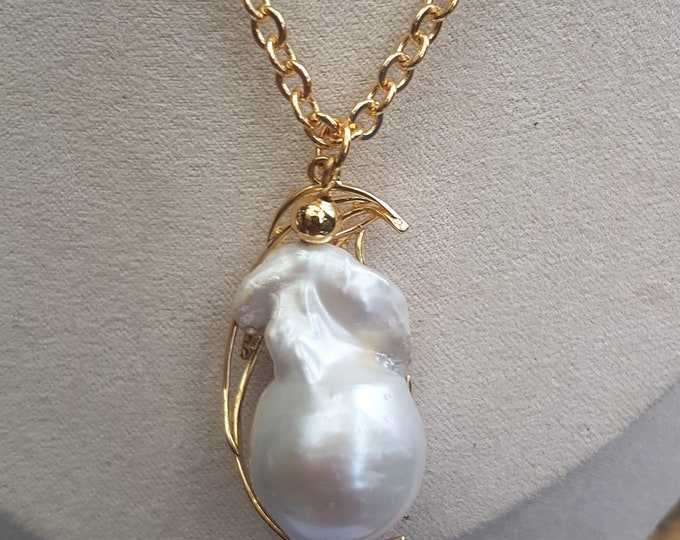 Iridescent Baroque Pearl Pendant: Gold Trim, Unique Luster (25x18mm)