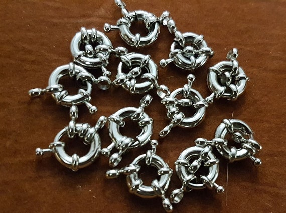 Jumbo bolt ring, 10mm diameter with double close rings on both side. Silver plated clasps.  For jewellery & craft making.