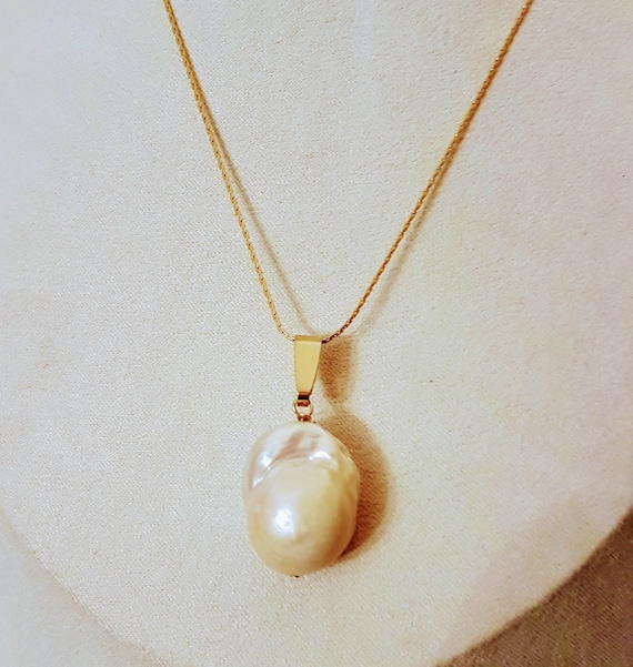 Iridescent Flame Ball Baroque Pearl Pendant 20 x 15mm approx. with gold-plated bail. Baroque shapes vary & are very unique. Perfect for mum