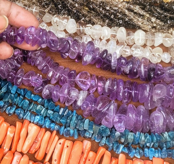 15" Amethyst graduated stone chips beads for DIY projects, jewellery making. Ideal for bracelets & necklaces, earrings and jewellery.
