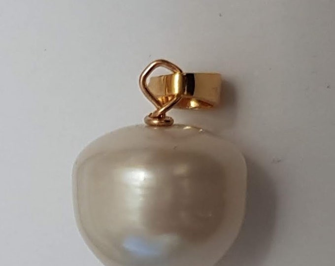 Baroque Pearl Pendant Necklace: AA+ High Luster, Gold Trim