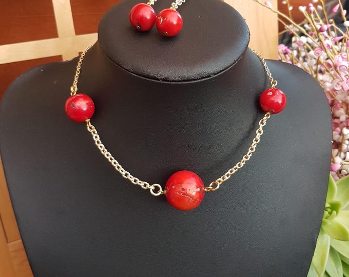 Vintage Coral Bead Choker: Gold Wire Chain Necklace (15-16 inch)