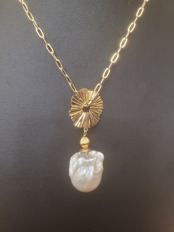 AAA Baroque pearl pendant 20x15mm approx. High luster pearl,  gold detail. Gift for mum. Chain included. Gift boxed for you.