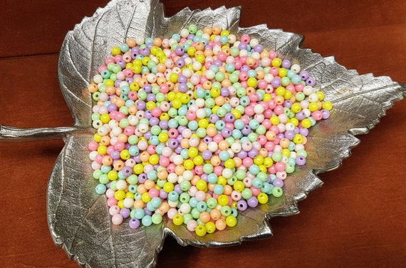 Mixed colours 8mm pastel acrylic beads for DIY projects, jewellery making, frame decorating and more. 100 beads in a pack.