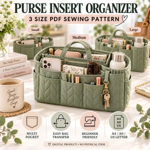 Puede incluir: Un organizador de bolso acolchado en color verde salvia con múltiples bolsillos interiores y exteriores, asas y un clip para llaves. La imagen muestra el texto PURSE INSERT ORGANIZER y 3 SIZE PDF SEWING PATTERN, junto con iconos de bolsillos múltiples, transferencia fácil, apto para principiantes y tamaños A4/A0/US.