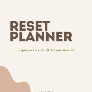 Puede incluir: Una portada de planificador con fondo crema que presenta el texto marrón oscuro RESET PLANNER en la parte superior, el texto verde claro organiza tu vida de forma sencilla debajo y el pequeño texto negro nomaplans con una forma beige.