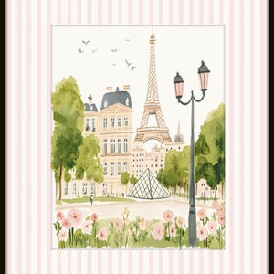 Puede incluir: Una pintura de acuarela de la Torre Eiffel en Par&iacute;s, Francia. La pintura presenta un edificio parisino, una pir&aacute;mide y una farola con flores rosas en primer plano.
