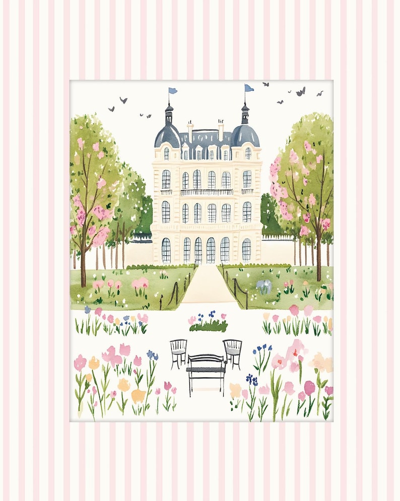 Puede incluir: Una ilustraci&oacute;n de acuarela de un edificio blanco con un techo gris y muchas ventanas. El edificio est&aacute; rodeado de &aacute;rboles verdes y arbustos con flores rosas. Hay dos bancos frente al edificio.